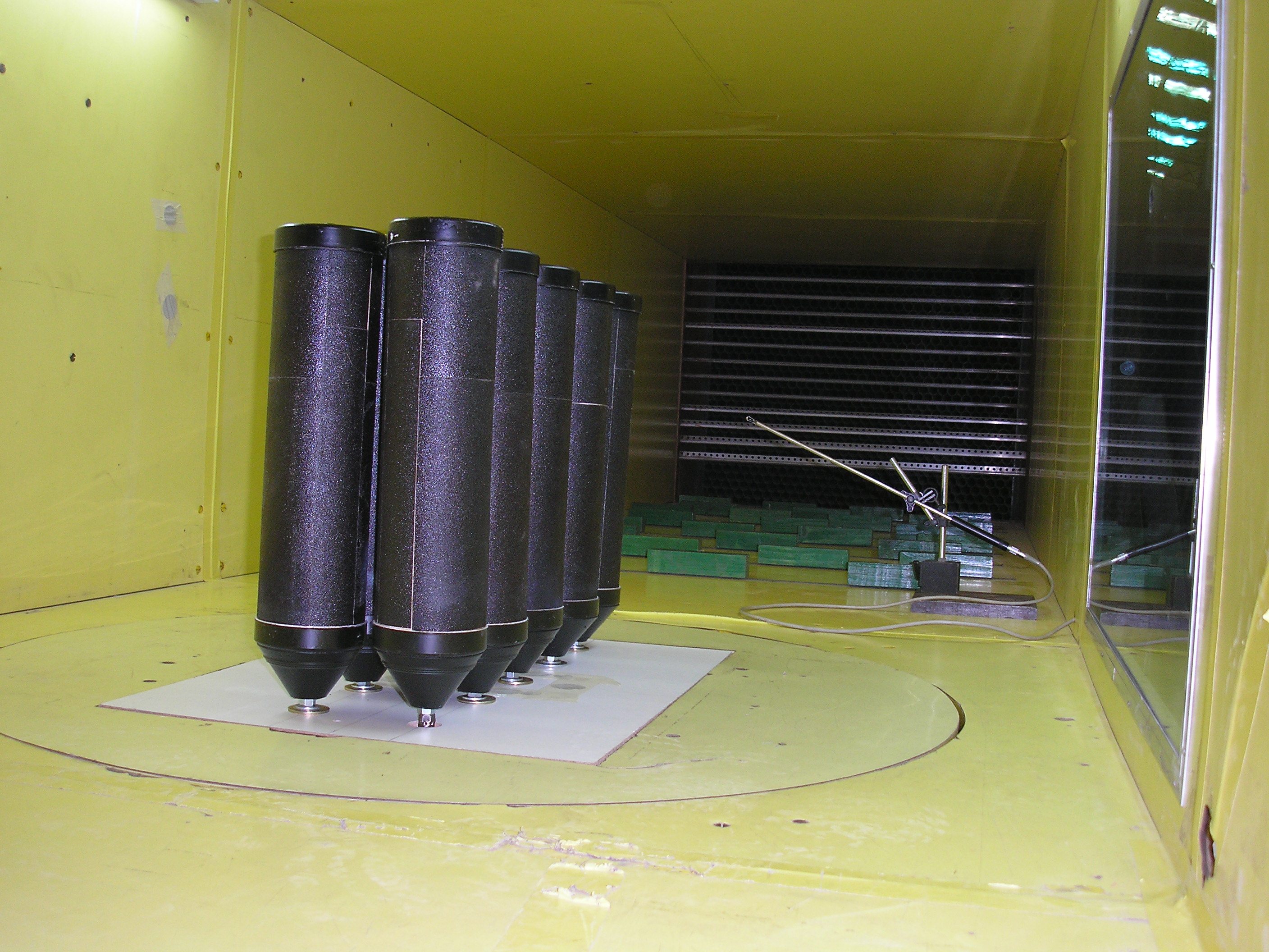Determinación de las cargas aerodinámicas sobre diez silos a emplazar en Petroken